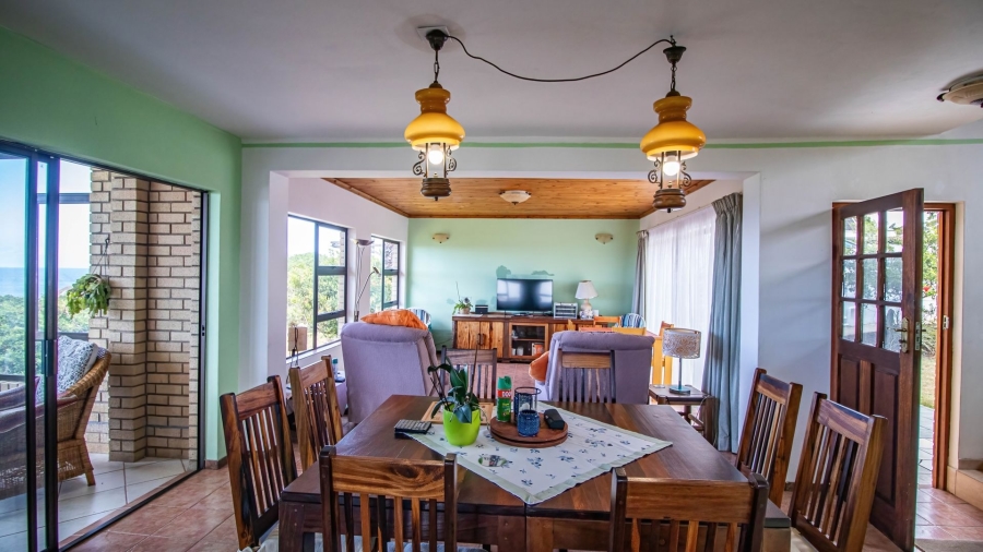 4 Bedroom Property for Sale in Cove Rock Eastern Cape